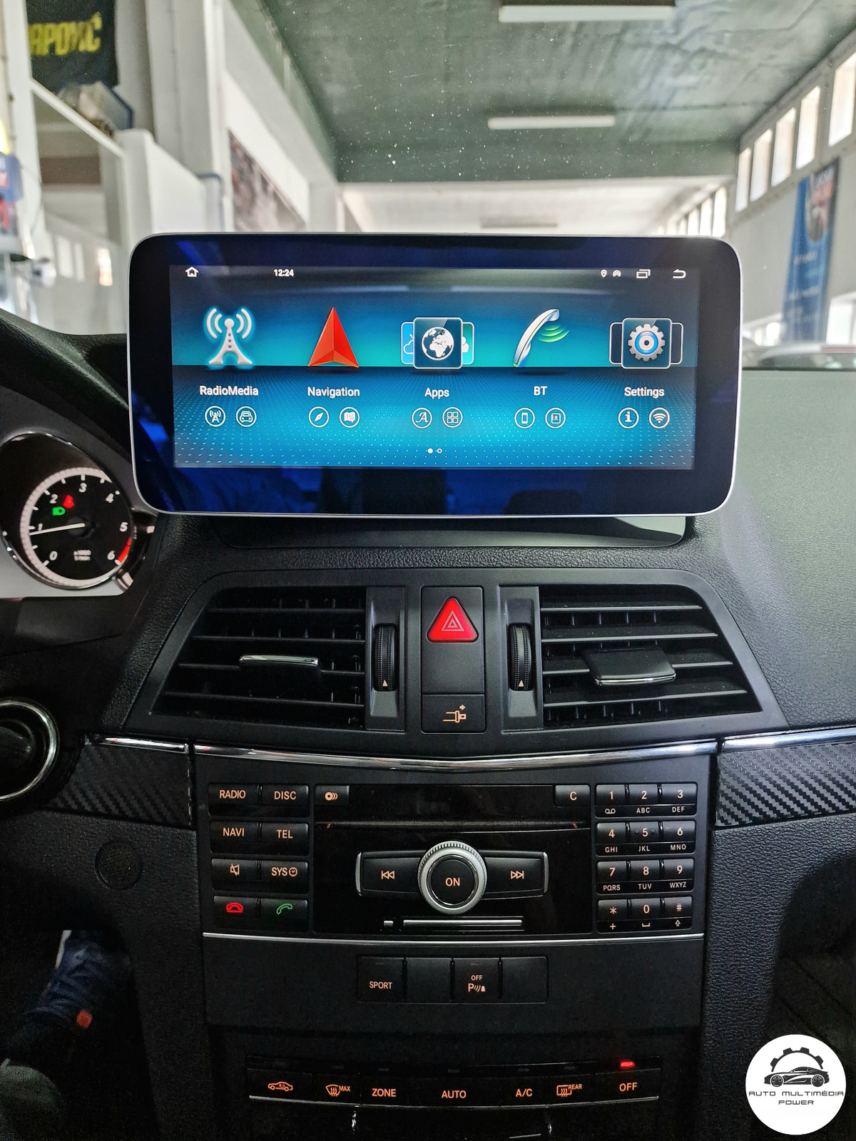 MERCEDES-BENZ - Classe E Coupé - Ecrã Touch Screen Android 15 - Apple CarPlay & Google Android Auto Wireless