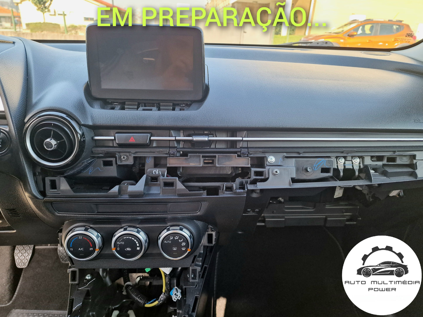 MAZDA - Sistema Skyactive Connect - Retrofit Porta USB - CarPlay & Android Auto