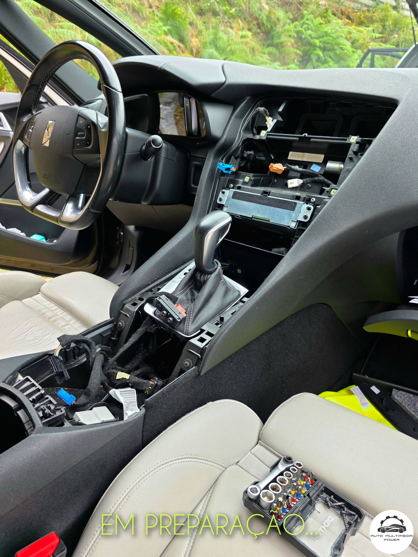 CITROEN / PEUGEOT - Sistema RT6 - Instalação Ecrã Touch CarPlay & Android Auto Wireless